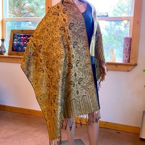 Shimmering green paisley scarf